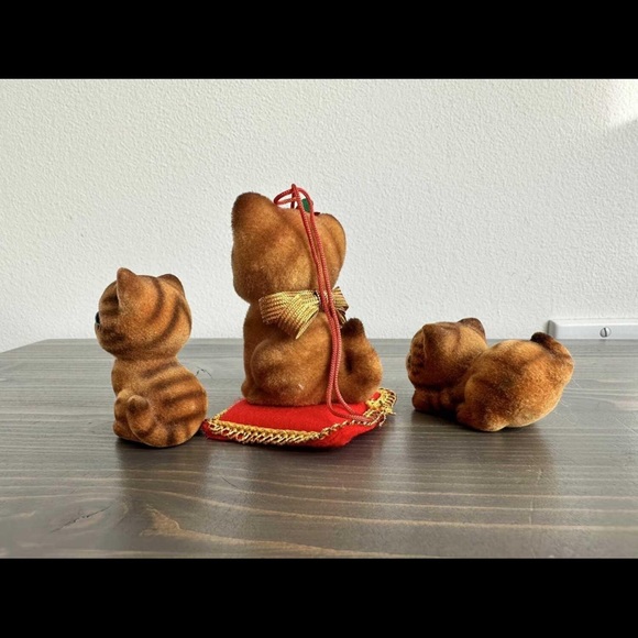 Vintage flocked (fuzzy) kittens x 3 
Made in Japan - Picture 3 of 7